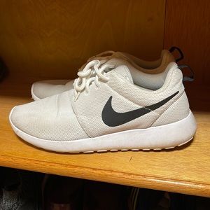 White Nike Roshe size 8
